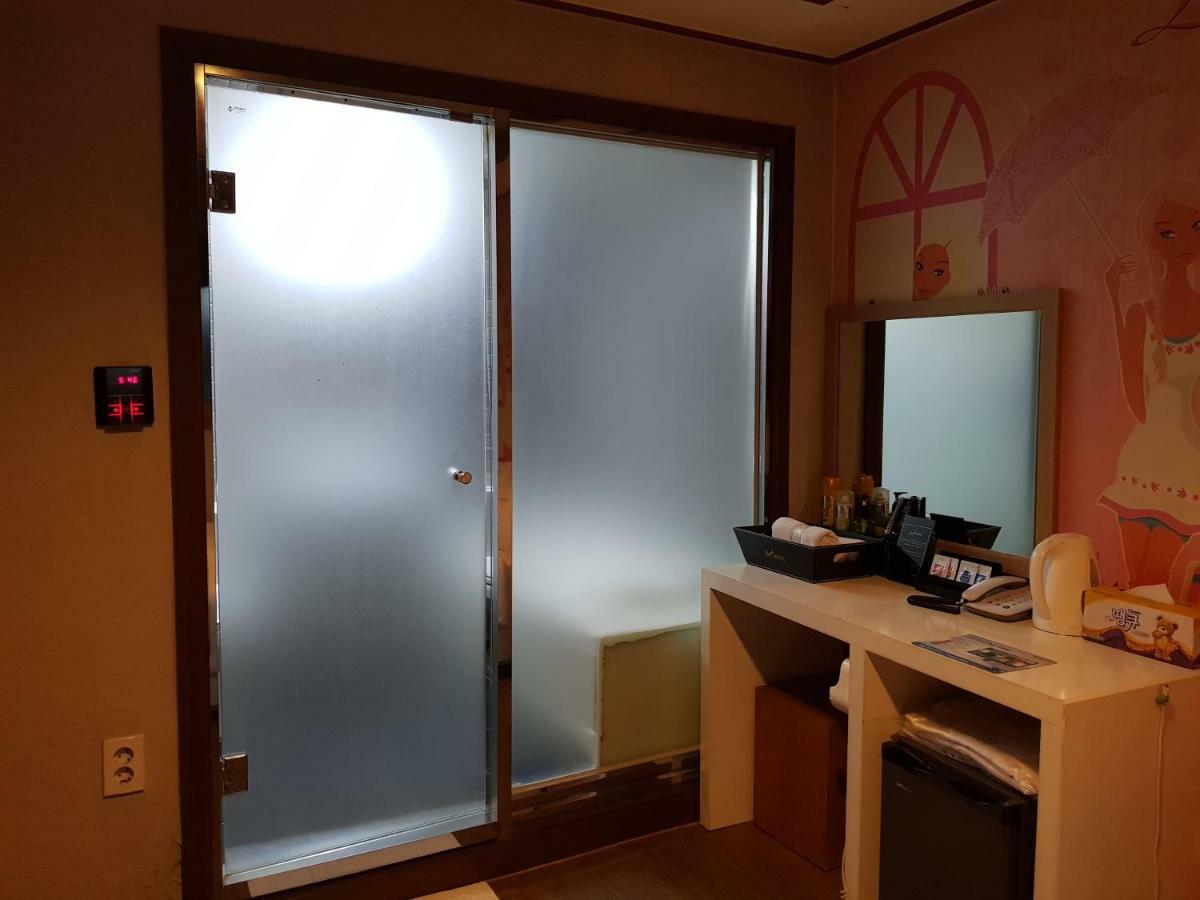 Pocheon Royal Hotel Buitenkant foto