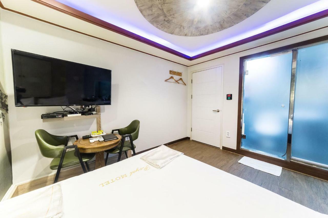 Pocheon Royal Hotel Buitenkant foto